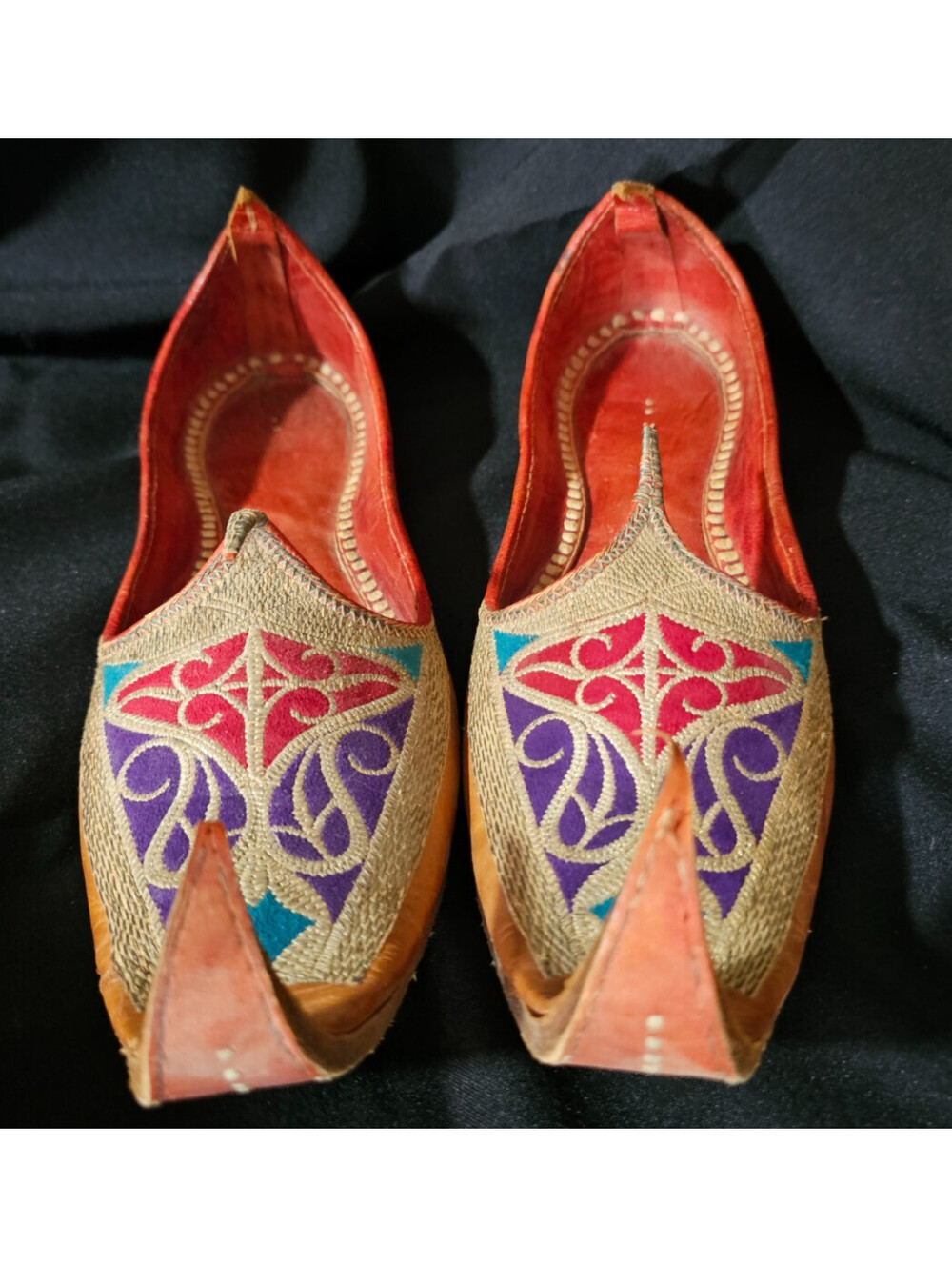 Vintage Handmade Arabian Persian Middle Eastern Embroidered Leather Genie Shoes